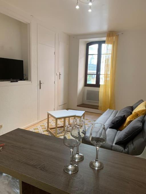 Aubenas : Beau Studio, Proche Du Chateau Экстерьер фото